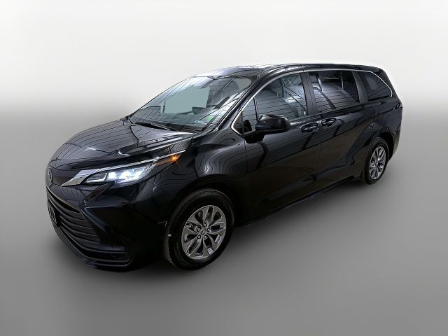 2022 Toyota Sienna LE