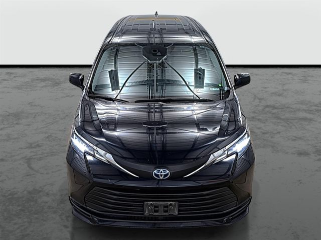 2022 Toyota Sienna LE