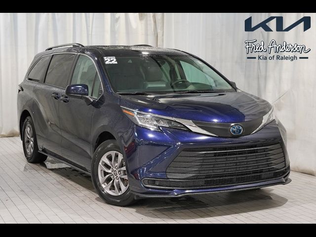 2022 Toyota Sienna LE