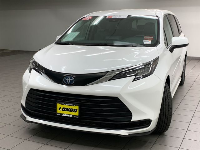 2022 Toyota Sienna LE