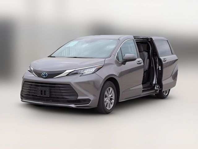 2022 Toyota Sienna LE