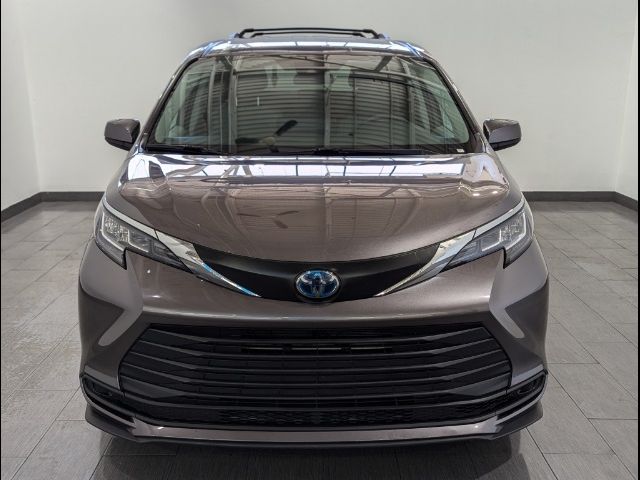 2022 Toyota Sienna LE