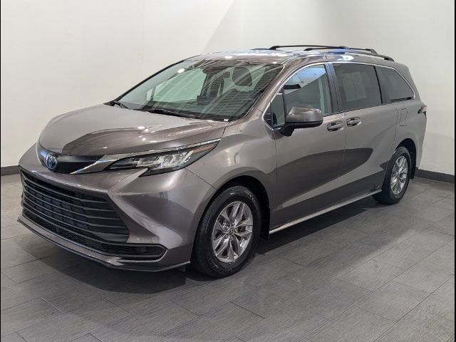 2022 Toyota Sienna LE