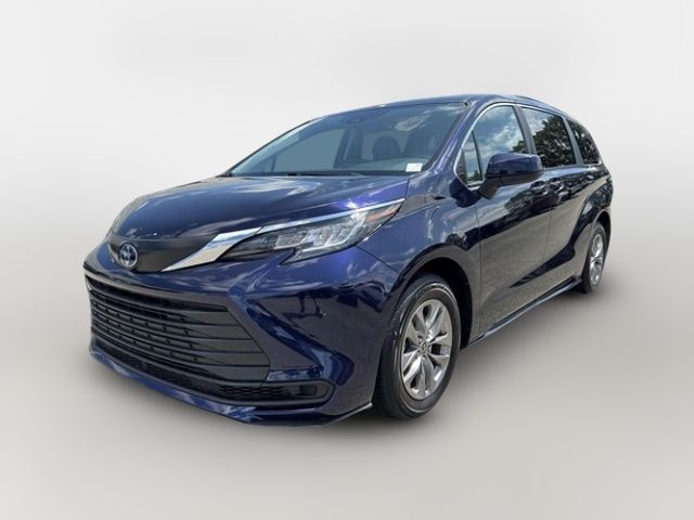 2022 Toyota Sienna LE