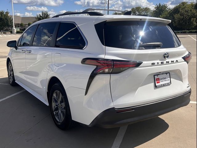 2022 Toyota Sienna LE