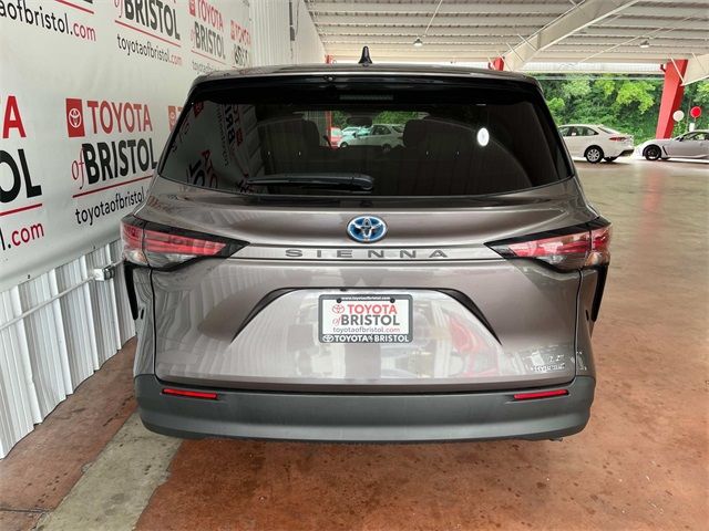 2022 Toyota Sienna LE