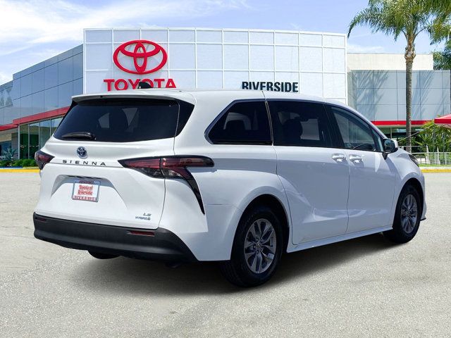 2022 Toyota Sienna LE