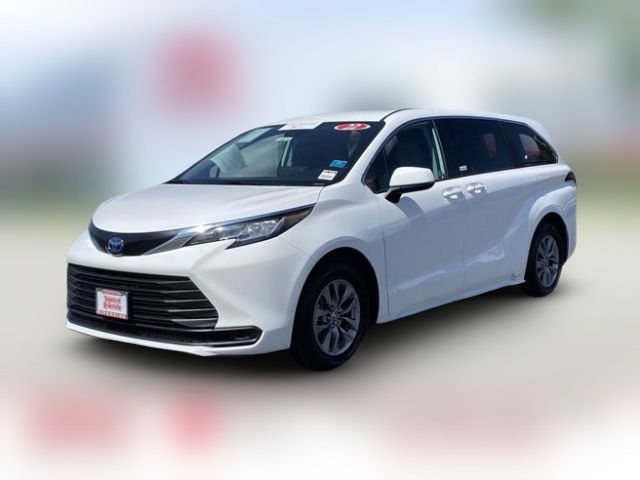 2022 Toyota Sienna LE