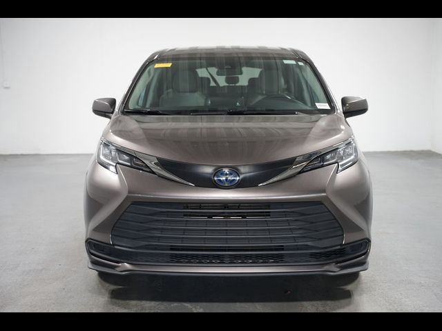 2022 Toyota Sienna LE