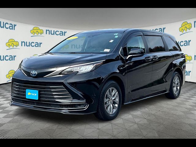 2022 Toyota Sienna LE