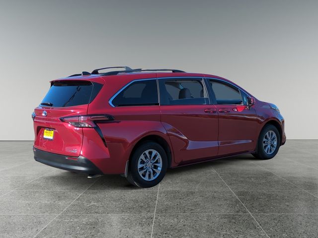 2022 Toyota Sienna LE