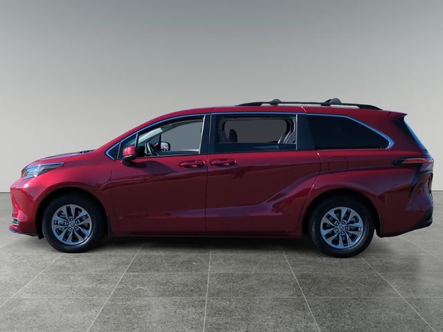 2022 Toyota Sienna LE