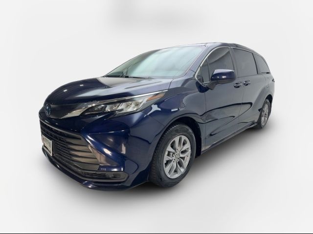 2022 Toyota Sienna LE