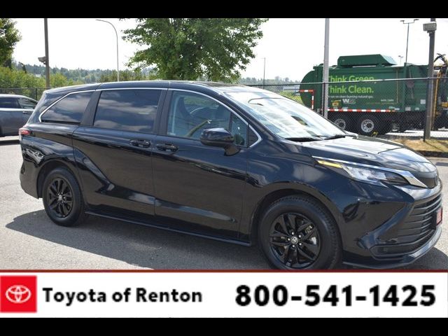 2022 Toyota Sienna LE