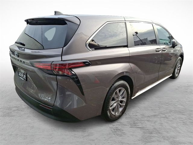 2022 Toyota Sienna LE