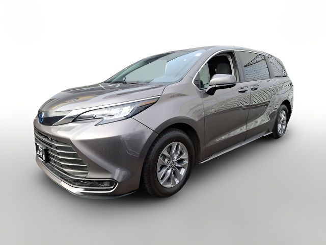 2022 Toyota Sienna LE