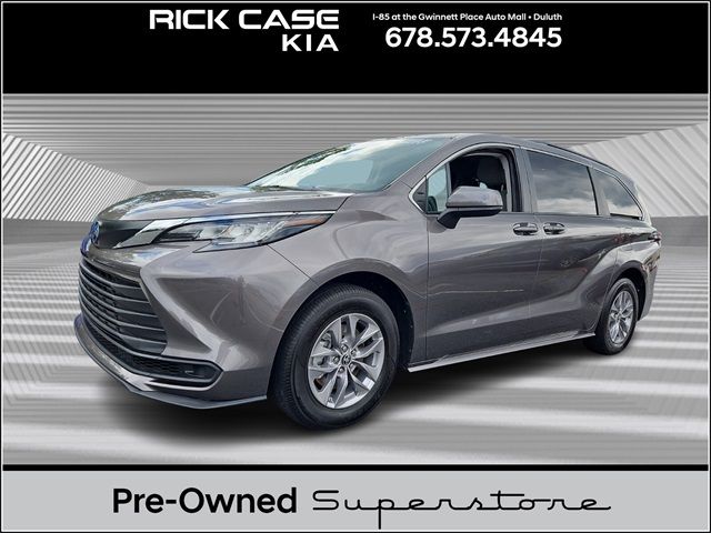 2022 Toyota Sienna LE