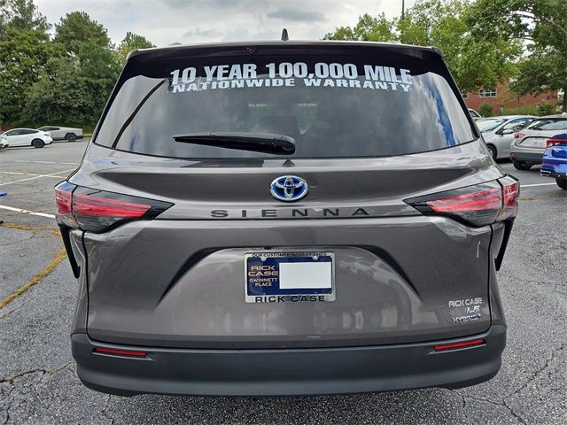 2022 Toyota Sienna LE