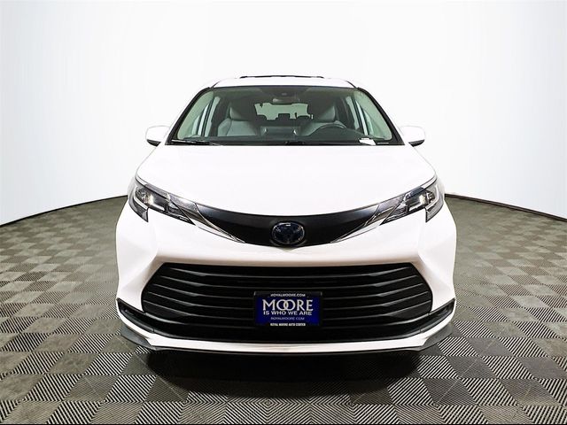 2022 Toyota Sienna LE