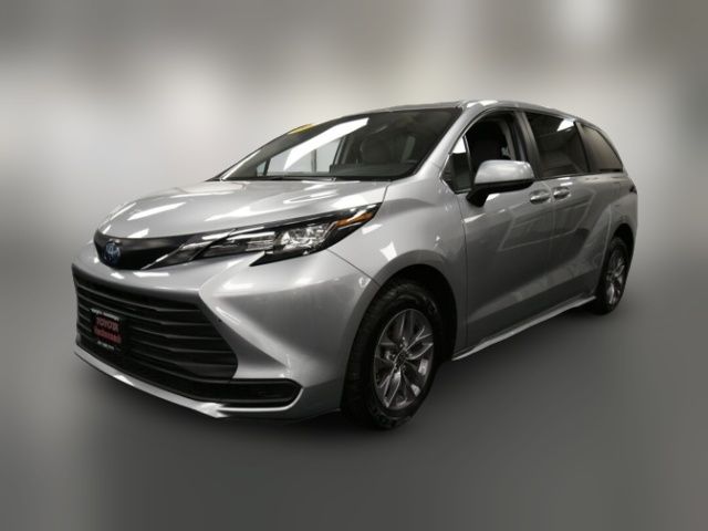 2022 Toyota Sienna LE