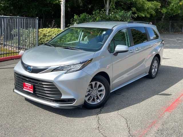 2022 Toyota Sienna LE