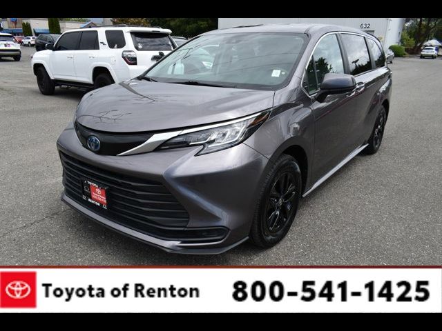 2022 Toyota Sienna LE