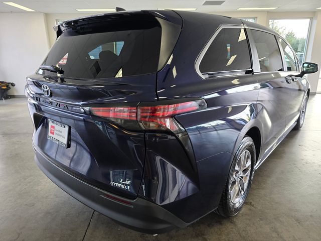 2022 Toyota Sienna LE