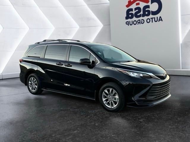 2022 Toyota Sienna LE