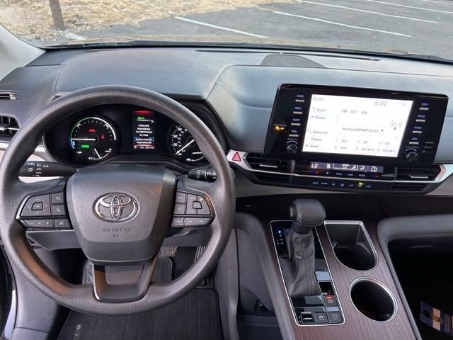 2022 Toyota Sienna LE