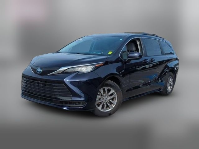 2022 Toyota Sienna LE