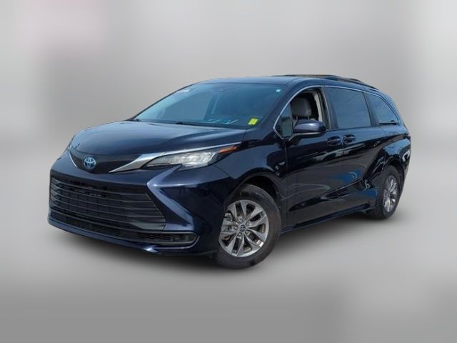 2022 Toyota Sienna LE