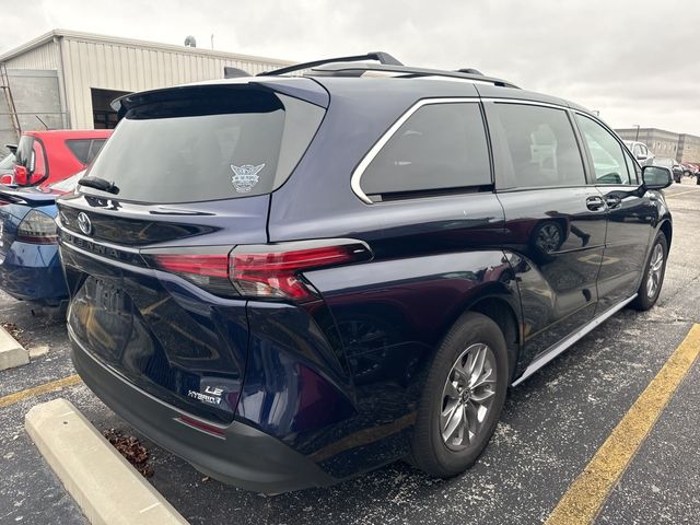 2022 Toyota Sienna LE