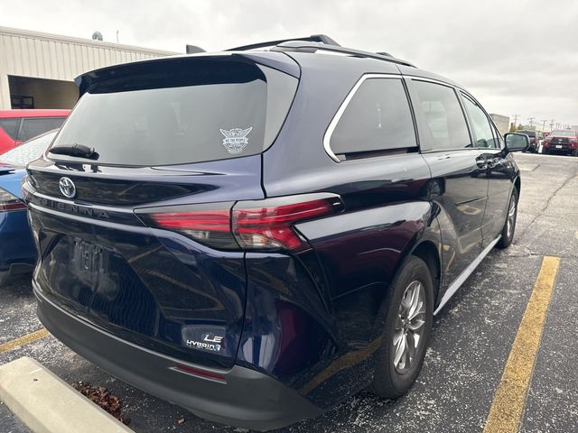 2022 Toyota Sienna LE