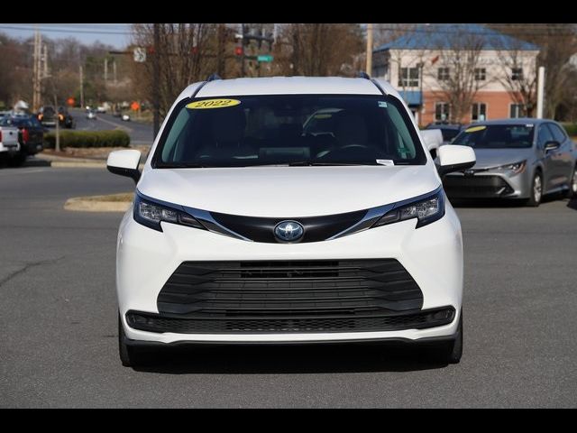 2022 Toyota Sienna LE