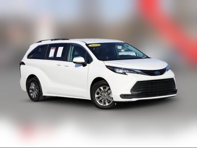 2022 Toyota Sienna LE