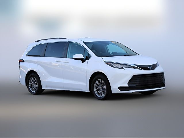 2022 Toyota Sienna LE