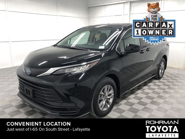 2022 Toyota Sienna LE