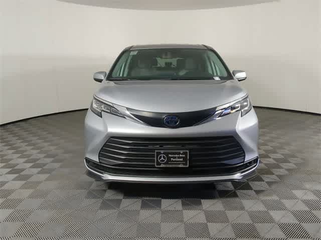 2022 Toyota Sienna LE