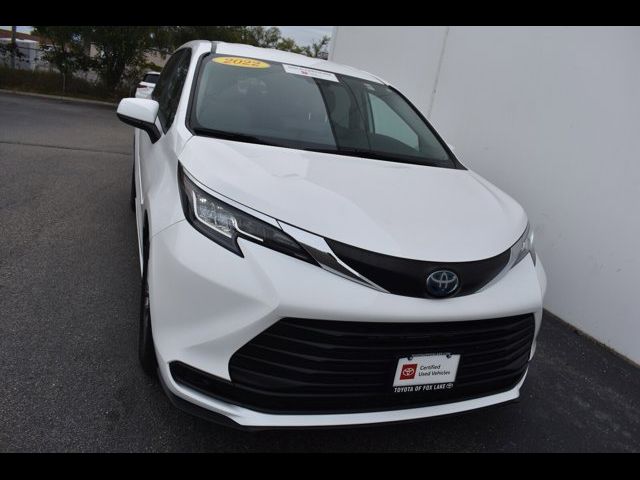 2022 Toyota Sienna LE