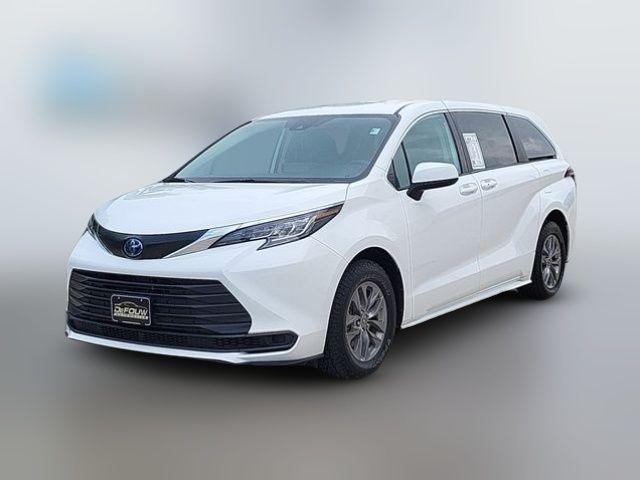 2022 Toyota Sienna LE