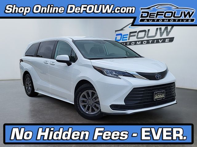 2022 Toyota Sienna LE