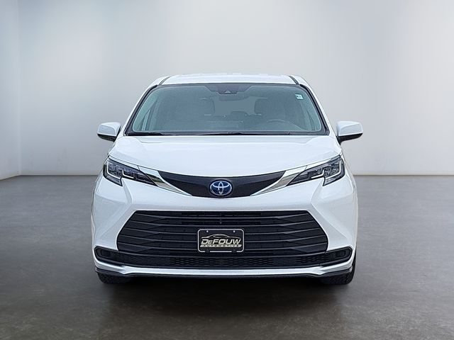 2022 Toyota Sienna LE