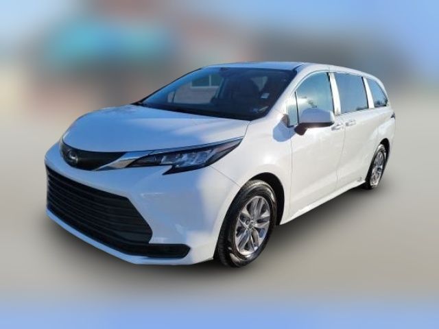 2022 Toyota Sienna LE