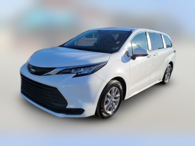 2022 Toyota Sienna LE