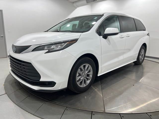 2022 Toyota Sienna LE