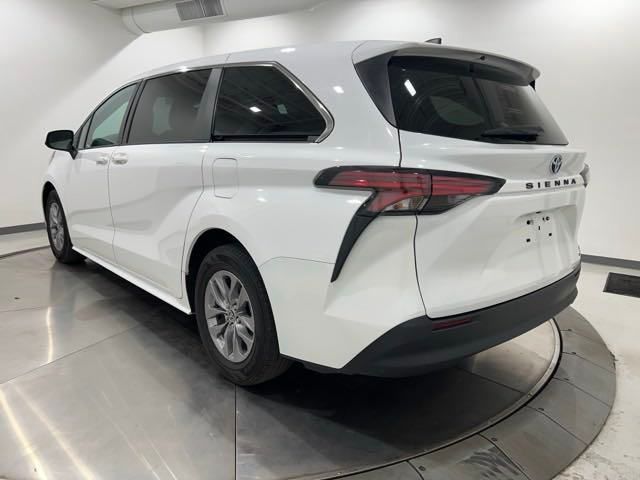 2022 Toyota Sienna LE