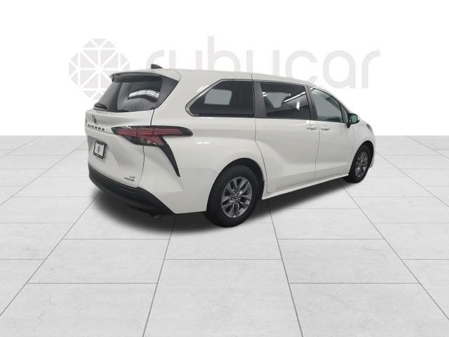 2022 Toyota Sienna LE