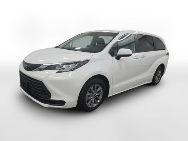 2022 Toyota Sienna LE