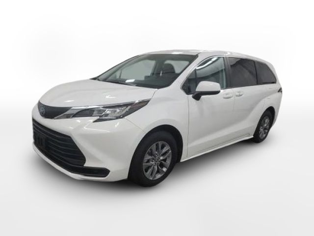 2022 Toyota Sienna LE