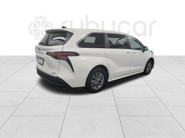 2022 Toyota Sienna LE